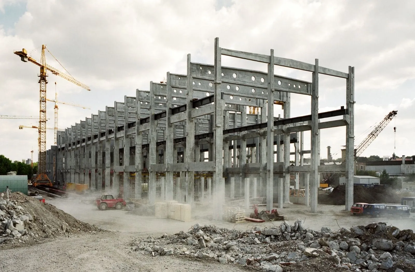 Large-scale building structure and cranes on a Saudi construction site