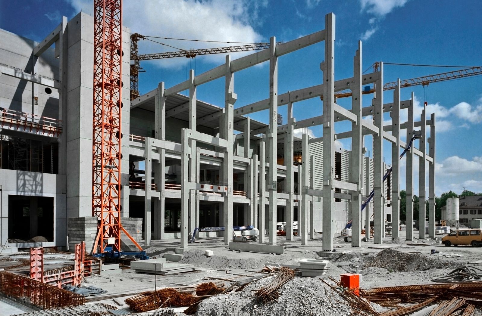 Multi-storey concrete structure during construction